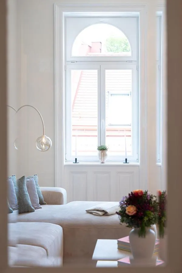 2 Bedroom - Modern Premium Centrally Located Vienna Apartment